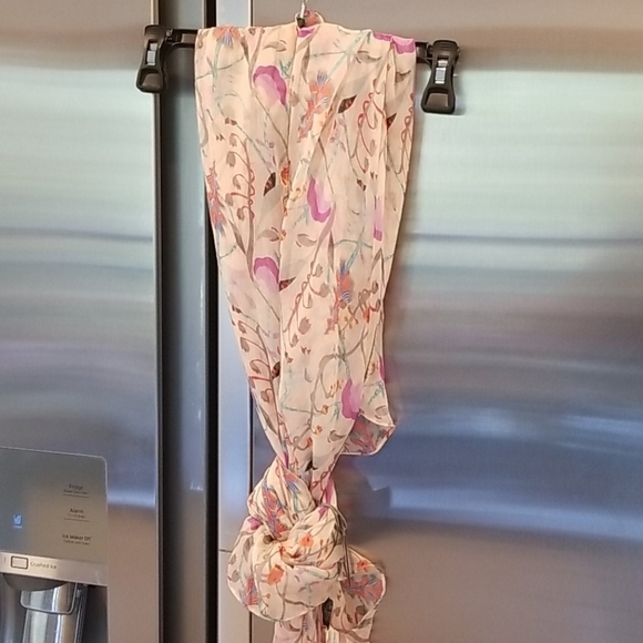 💕MONSERAT DE LUCCA💕 100% Viscose Floral Scarf - Picture 2 of 8
